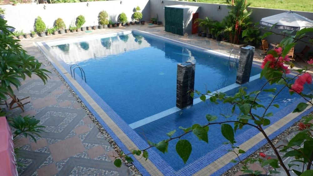 Vega Prime Hotel & Convention Sorong Exterior foto