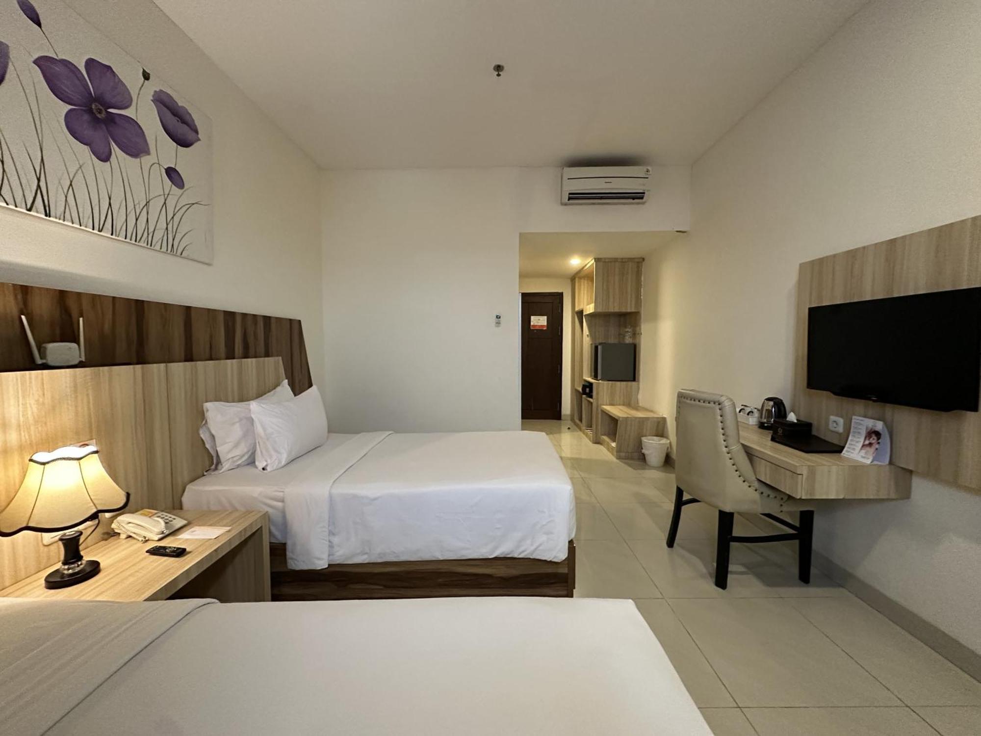 Vega Prime Hotel & Convention Sorong Quarto foto